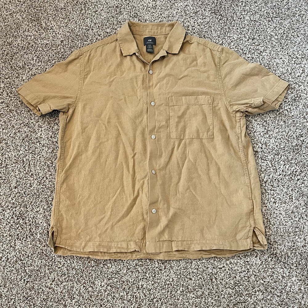 H&M Men’s Tan Linen Short-Sleeve Button-Down Shirt